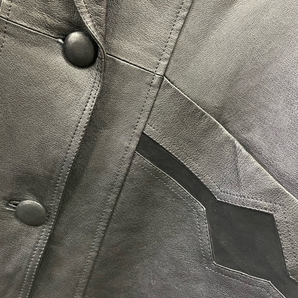 Stunning vintage leather jacket. Pictures do not do this piece justice.Gorgeous - Picture 4 of 5